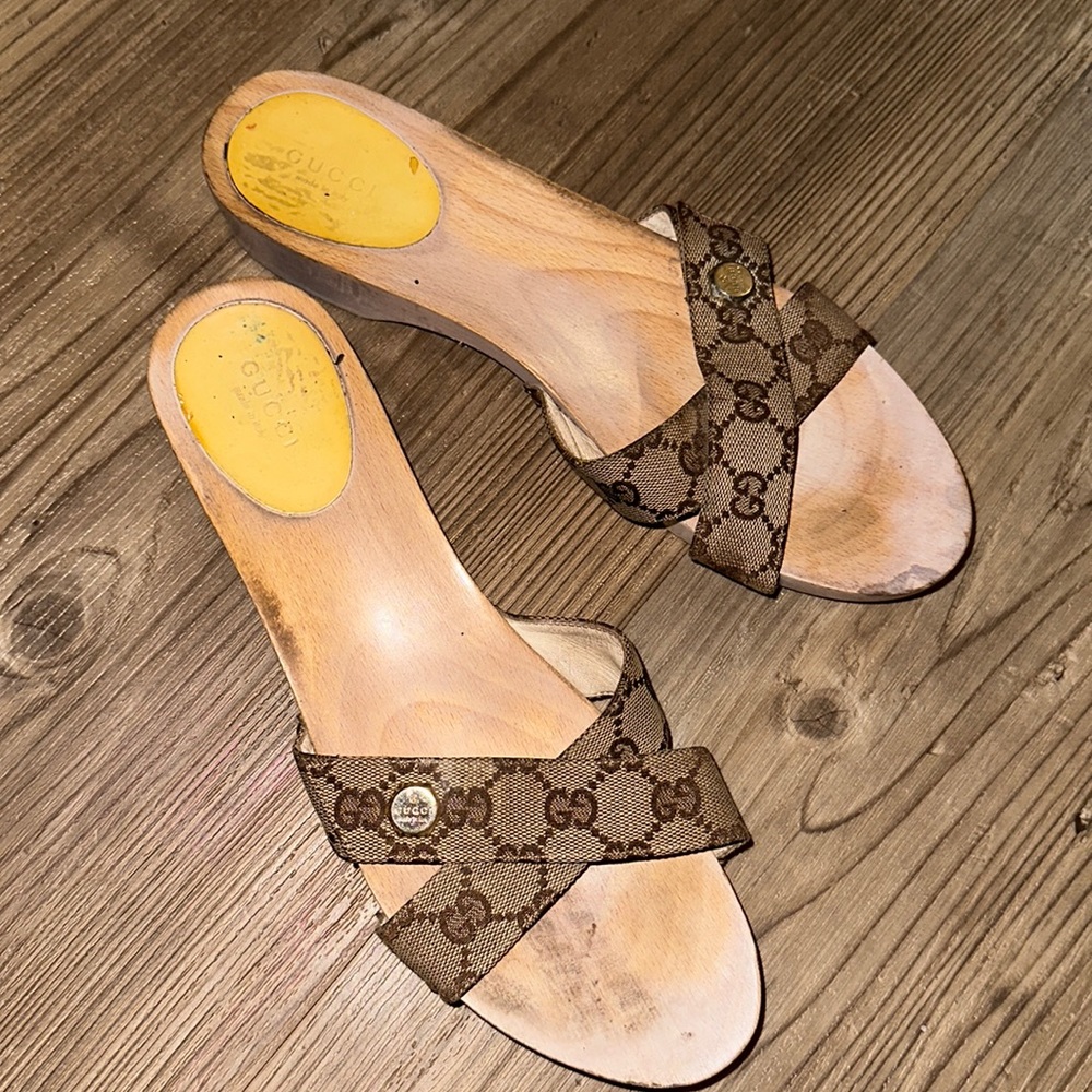 Gucci Wooden sandals fits a  size 9